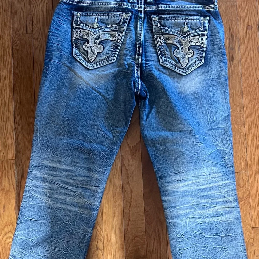 Rock Revival Crop Jeans - Picture 2 of 6